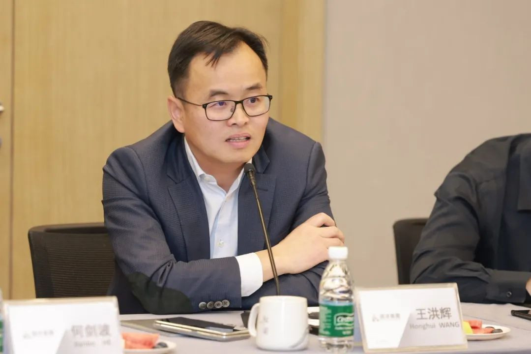 远洋集团执行总裁王洪辉.jpg