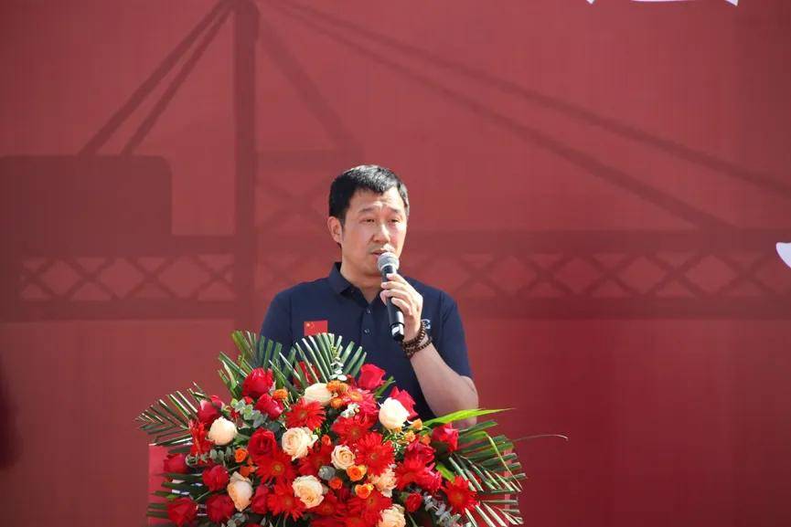远洋蔚蓝海岸度假区总经理刘东朋代表场地方致辞